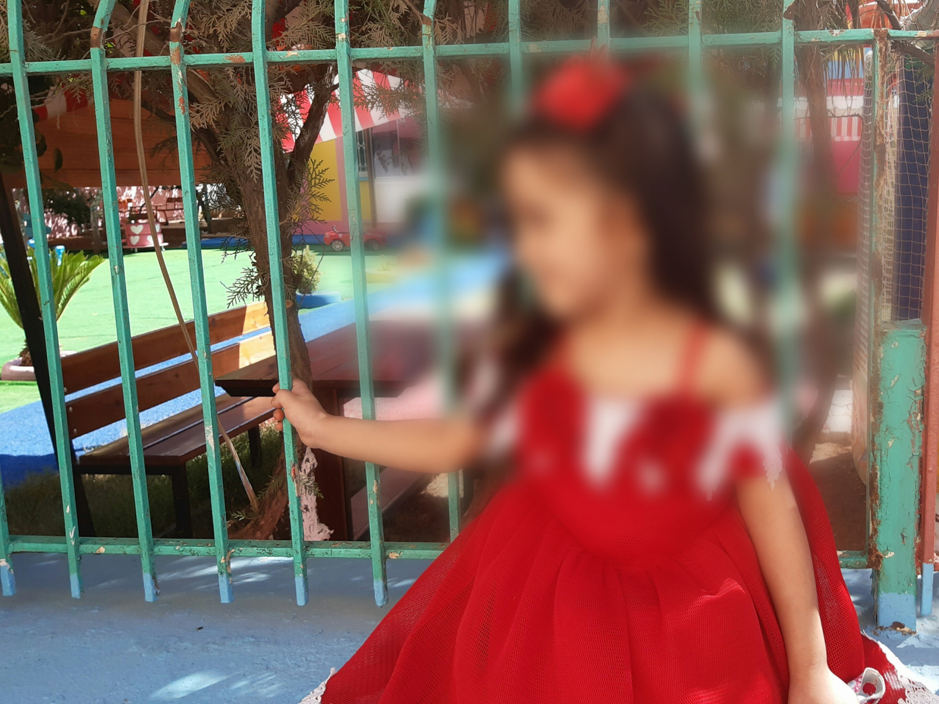 من يعد للطفلة الصغير بسمتها