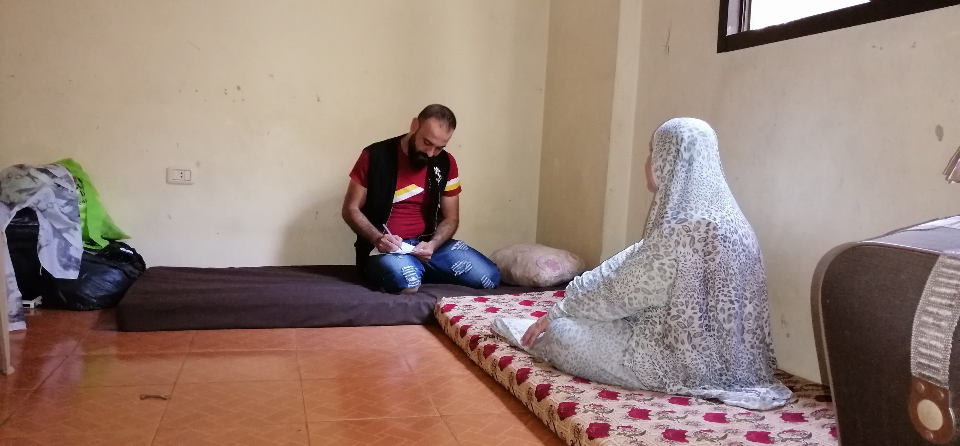 a family lives in miserable conditions and needs help.
