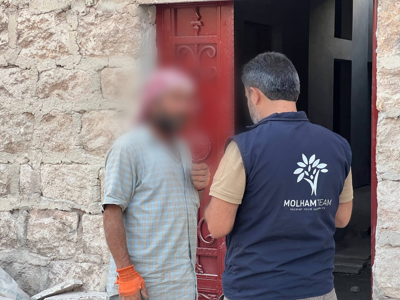 نصفُ منزل ينتظر الترميم