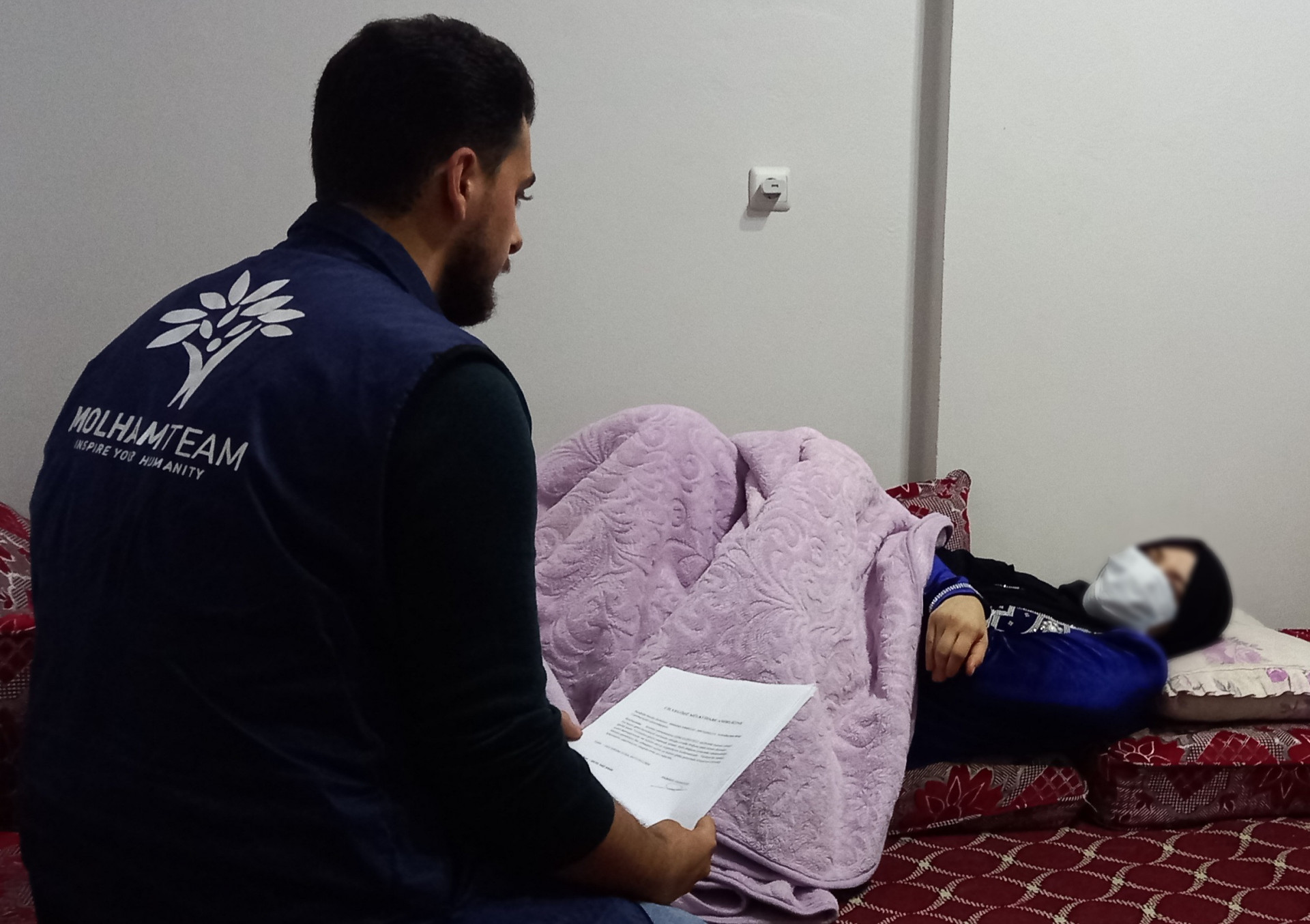 Fateem lives with her daughter with no sponsor