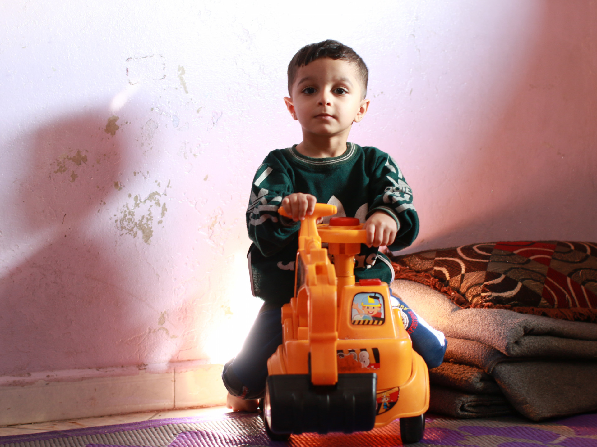 طفلنا حسام يتيم من مدينة إدلب