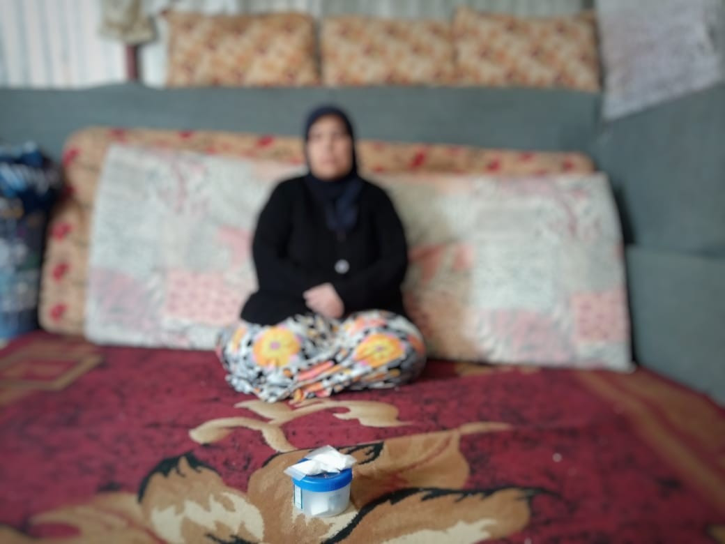 أرملة مريضة تعيش وحيدة في خيمة في مخيمات عرسال