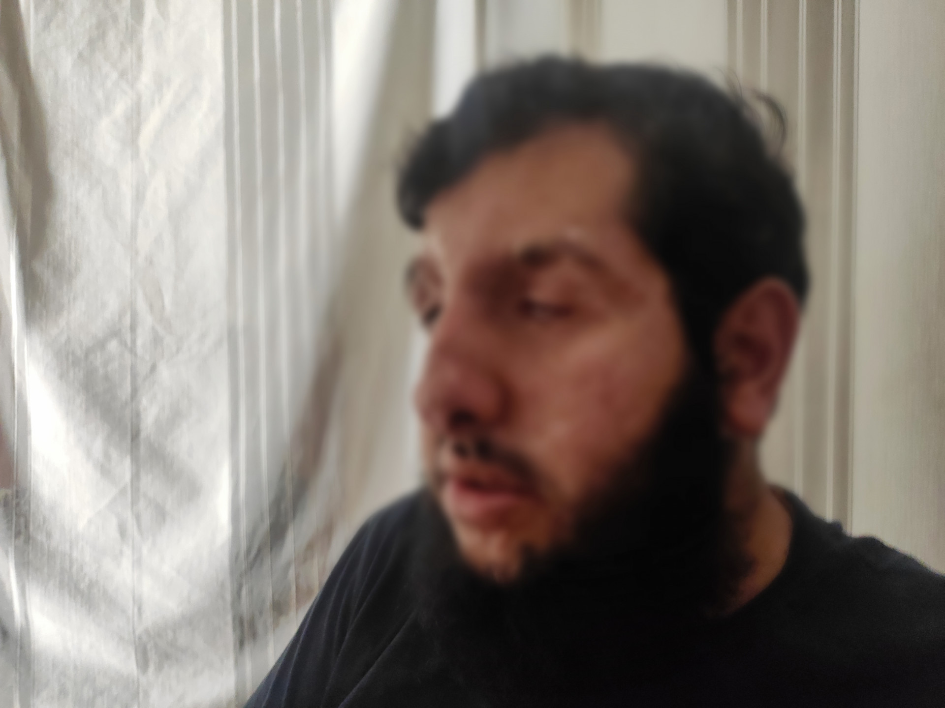 Yaser was injured due to a landmine and he can't afford his family's needs.