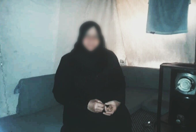 امرأة تعاني من انفصال في شبكية العين