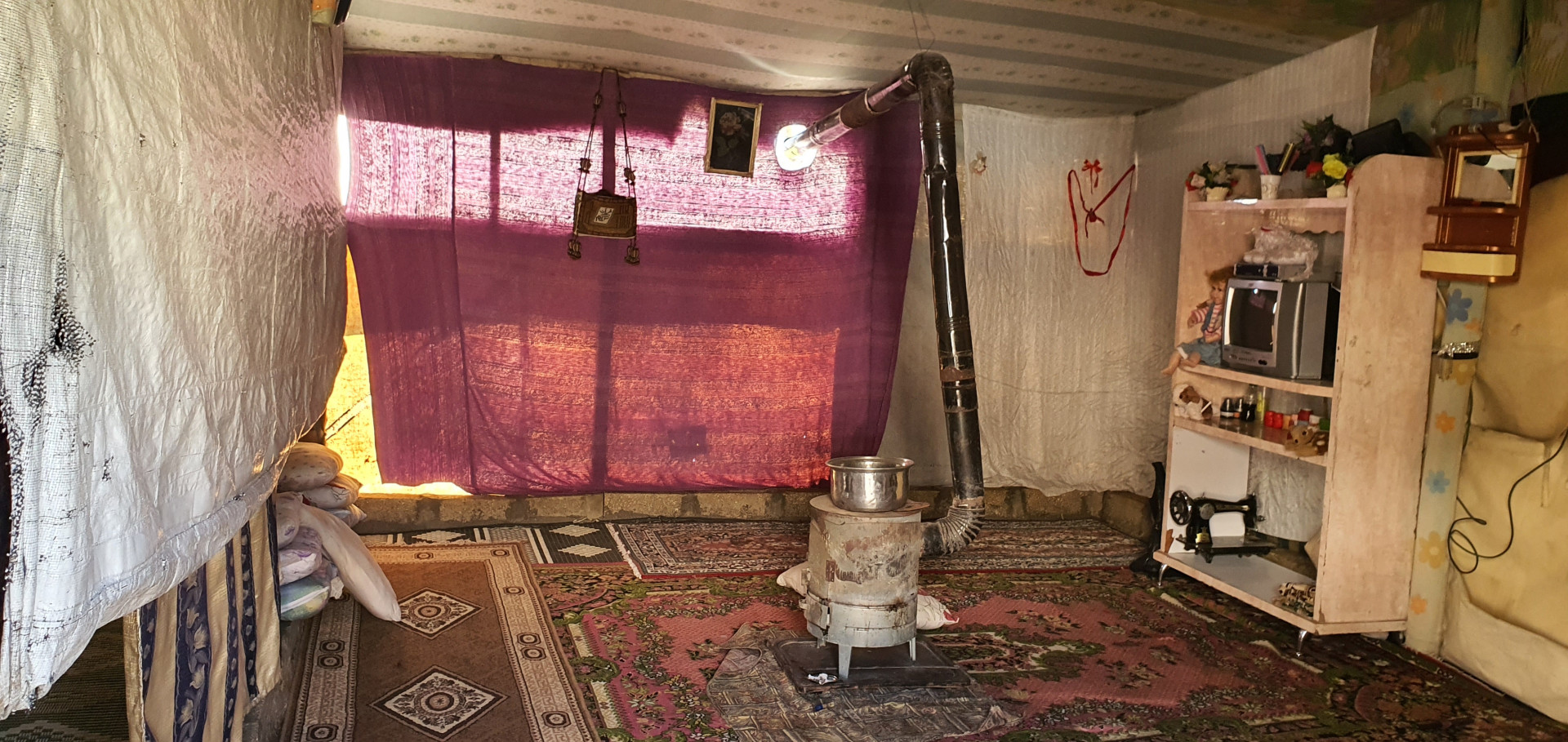 A displaced family needs help!