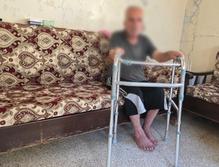 تهافتت الأمراض عليهم حتى أثقلت لقمة عيشهم
