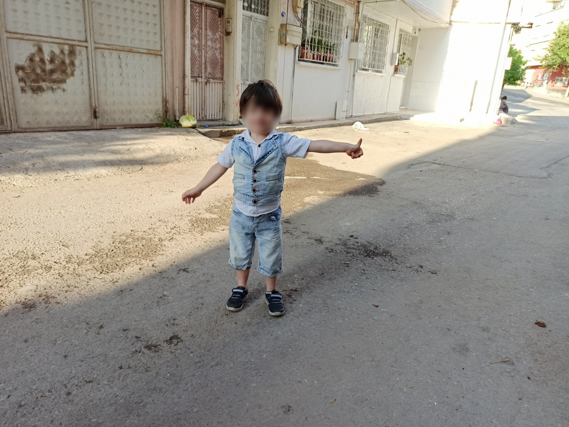 A little orphan with congenital hearing loss in need of hearing aids