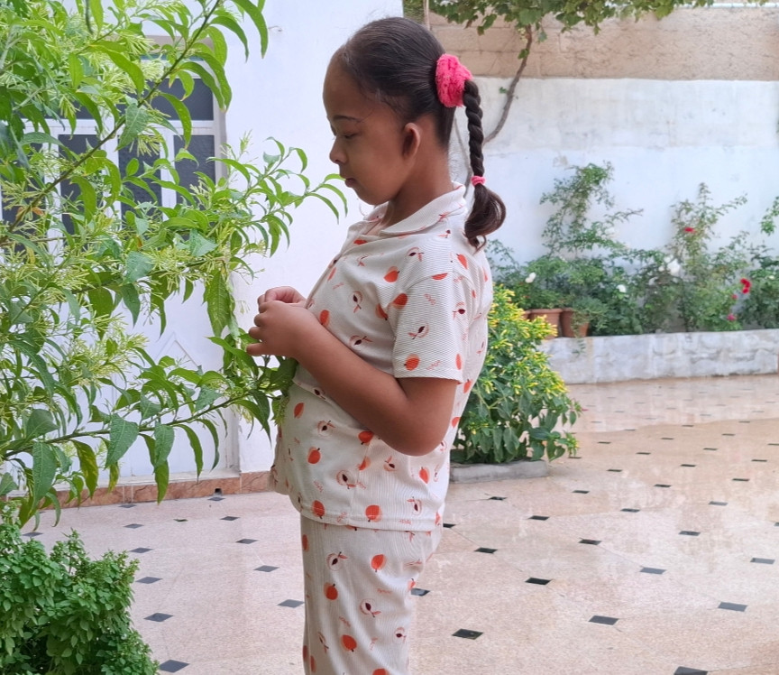 أسيل… طفلة تحتاج إلى عملية