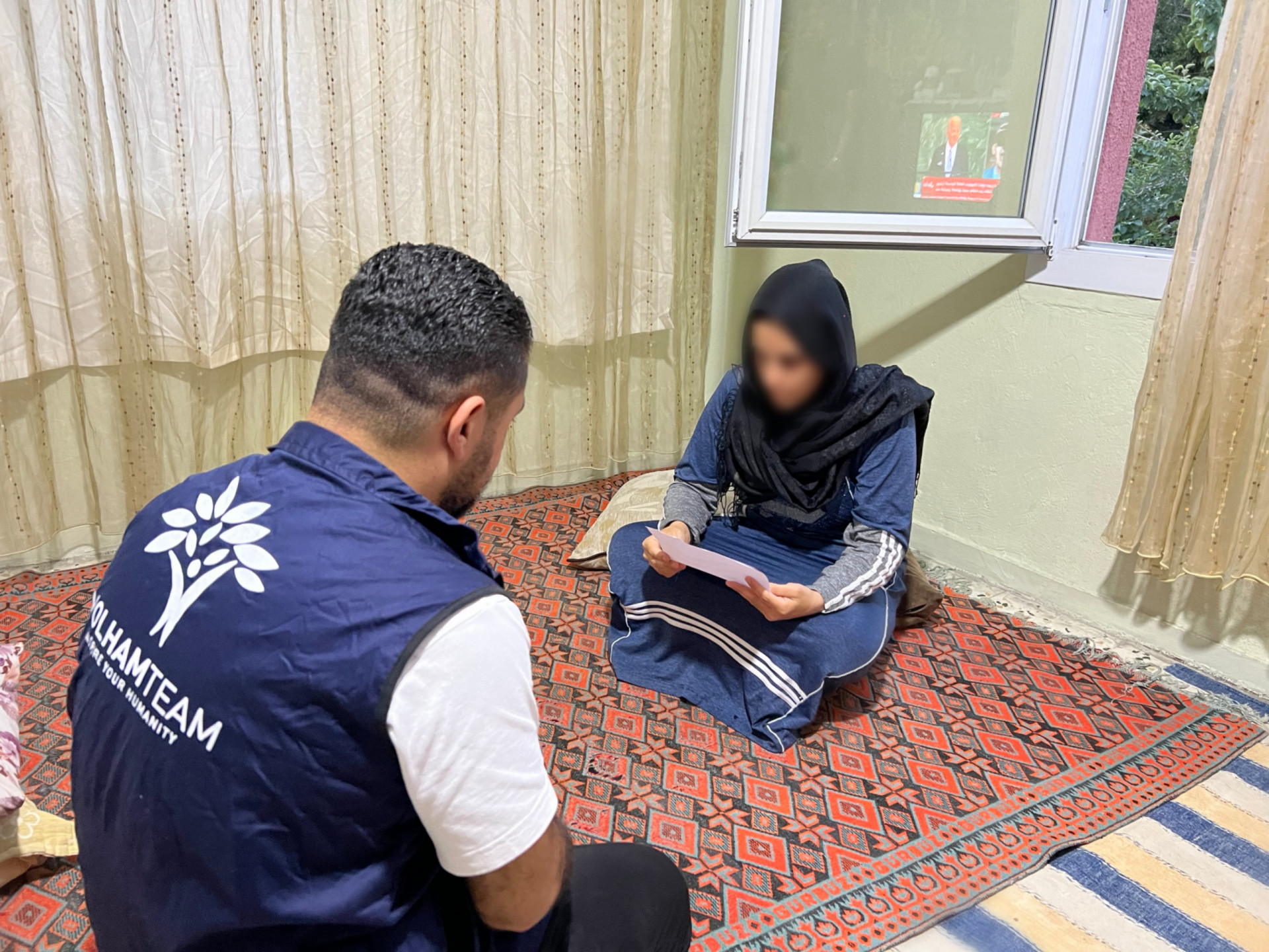 Khawla had to sell all the furniture in her house in order to pay the rent and the bills that had accumulated.