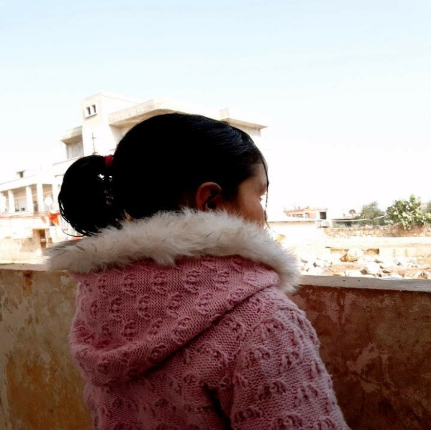 Maha ist ein Waisenmädchen aus der Stadt Idlib