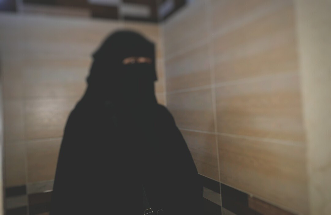 A woman suffers from severe headache!