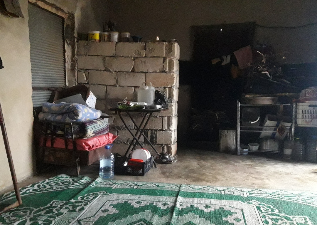 An elderly man lives in a barn with no sponsor