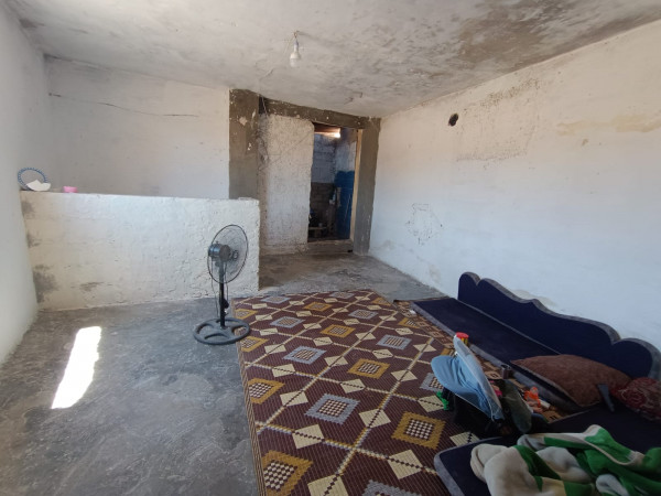 بيت صغير ينتظر الدفء