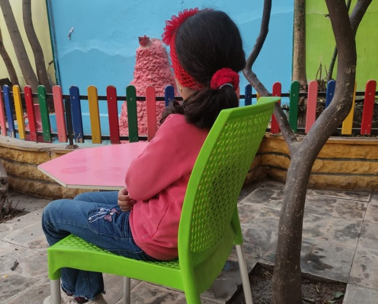 ماسة طفلةٌ من مدينة حمص استشهد والدها تحت التعذيب