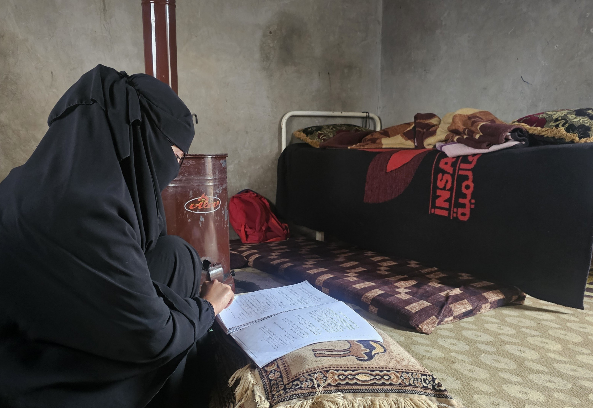 أنقذوا حلم وئام لتكمل طريق العلم وتمنح طفلتها مستقبلاً يليق بها