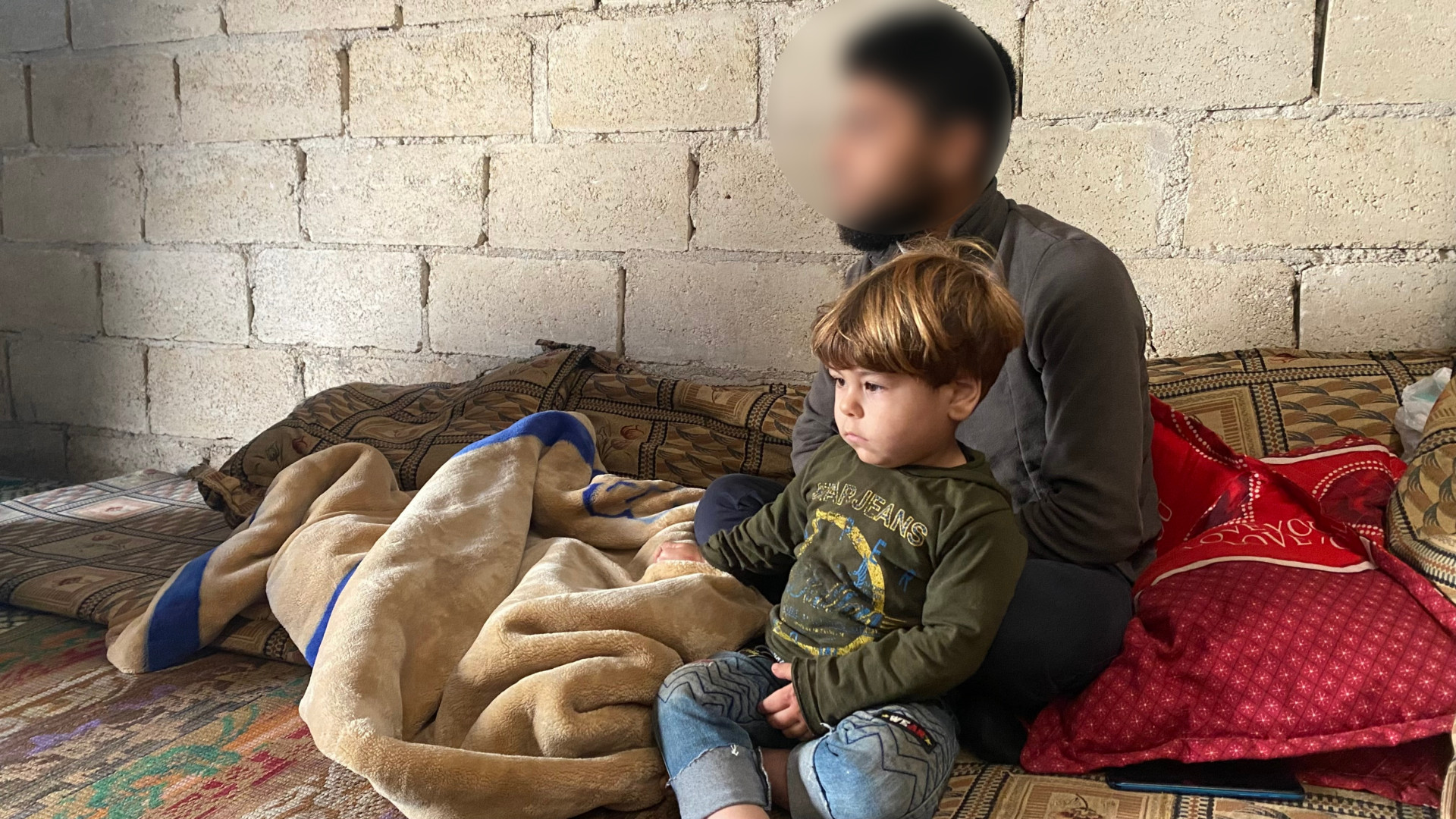 A father of three kids suffers from renal failure