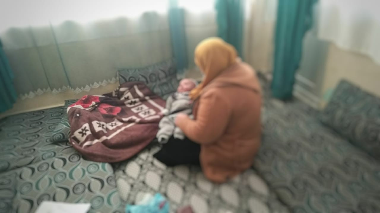 طفل رضيع بتشوهات خلقية وبحاجة ماسة إلى عملية