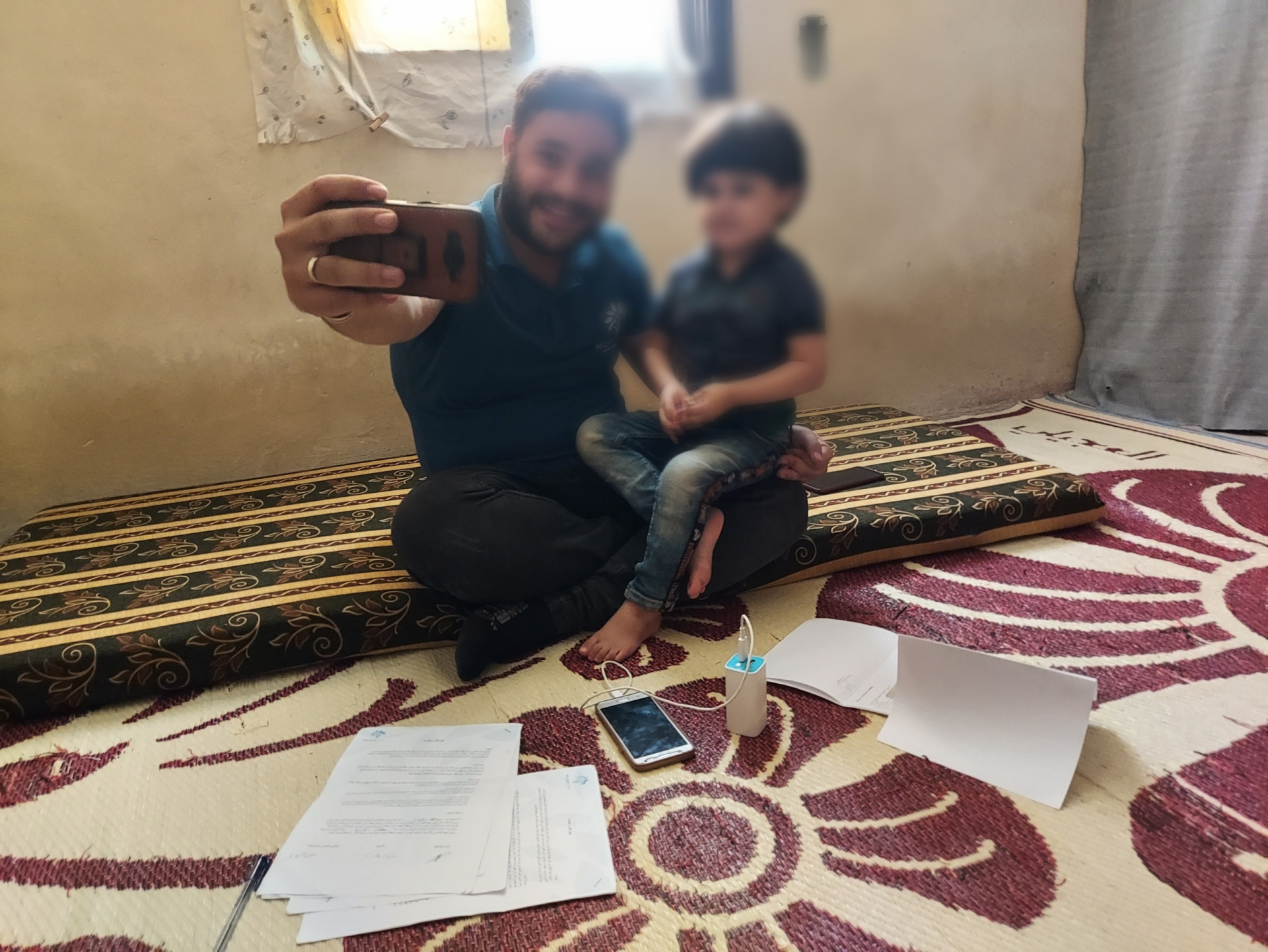 طفل بحاجة لسماعات ديجيتال