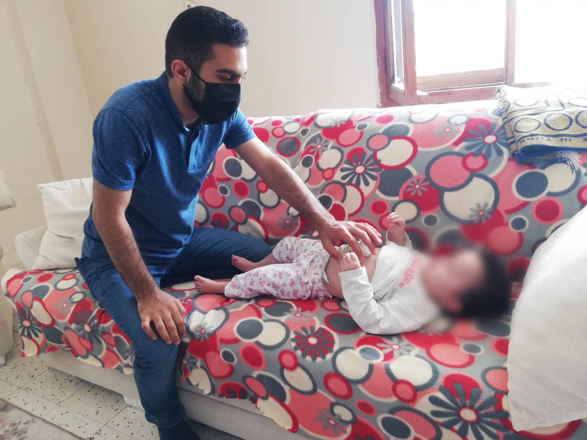 A child who's suffering from immunodeficiency and milk hypersensitivity needs a feeding machine