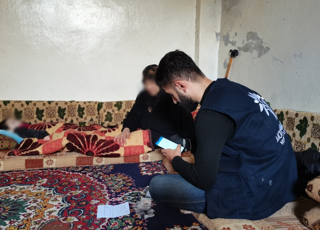 مسنة بحاجة عمل جراحي في عينيها!
