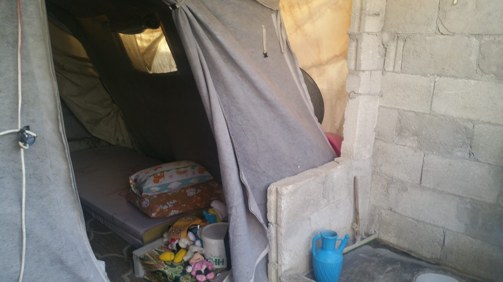A mother suffers with her family of difficult conditions