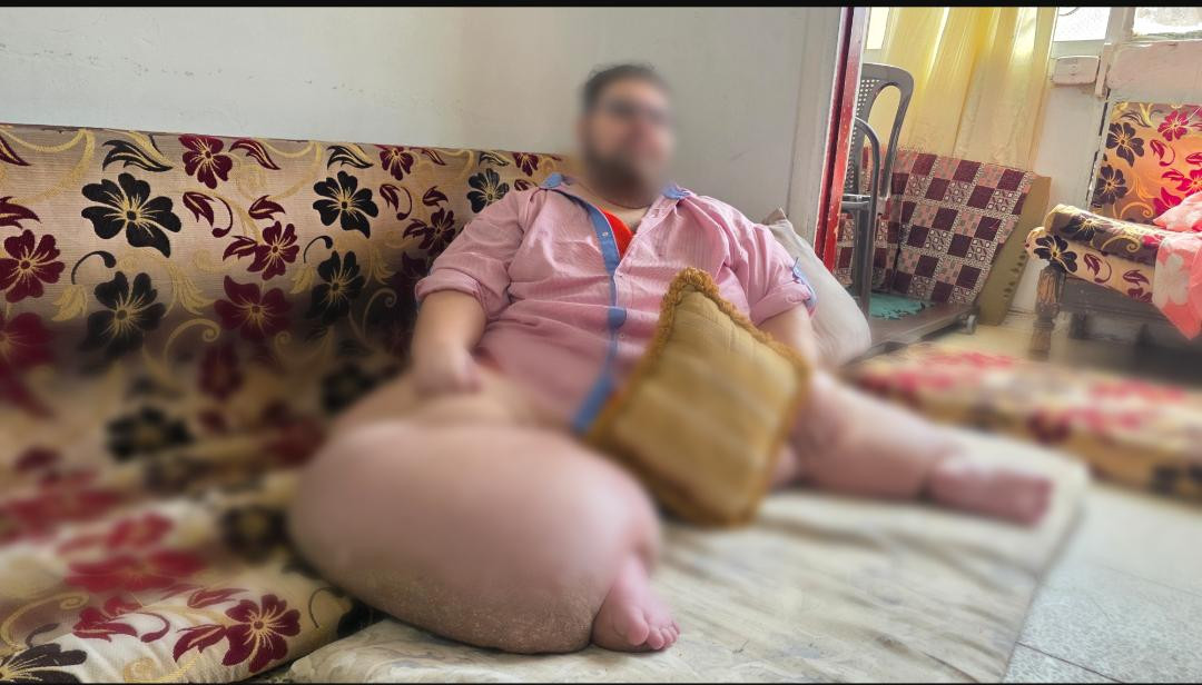 مرضٌ وديون.. وأعباء لا تنتهي