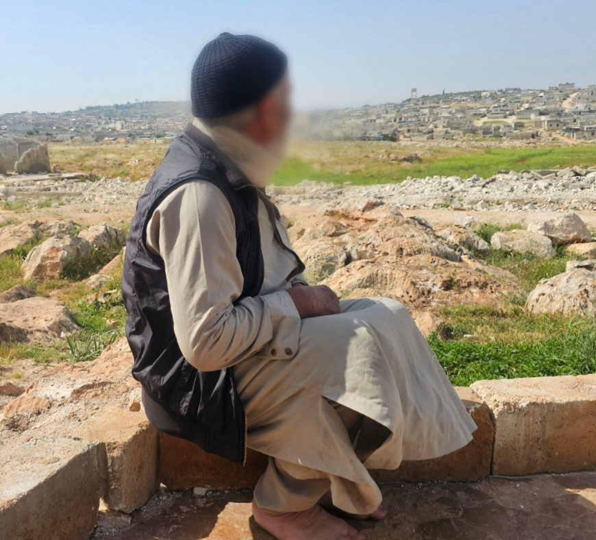 خيمة النزوح أثقلت حياة خالد وزوجته