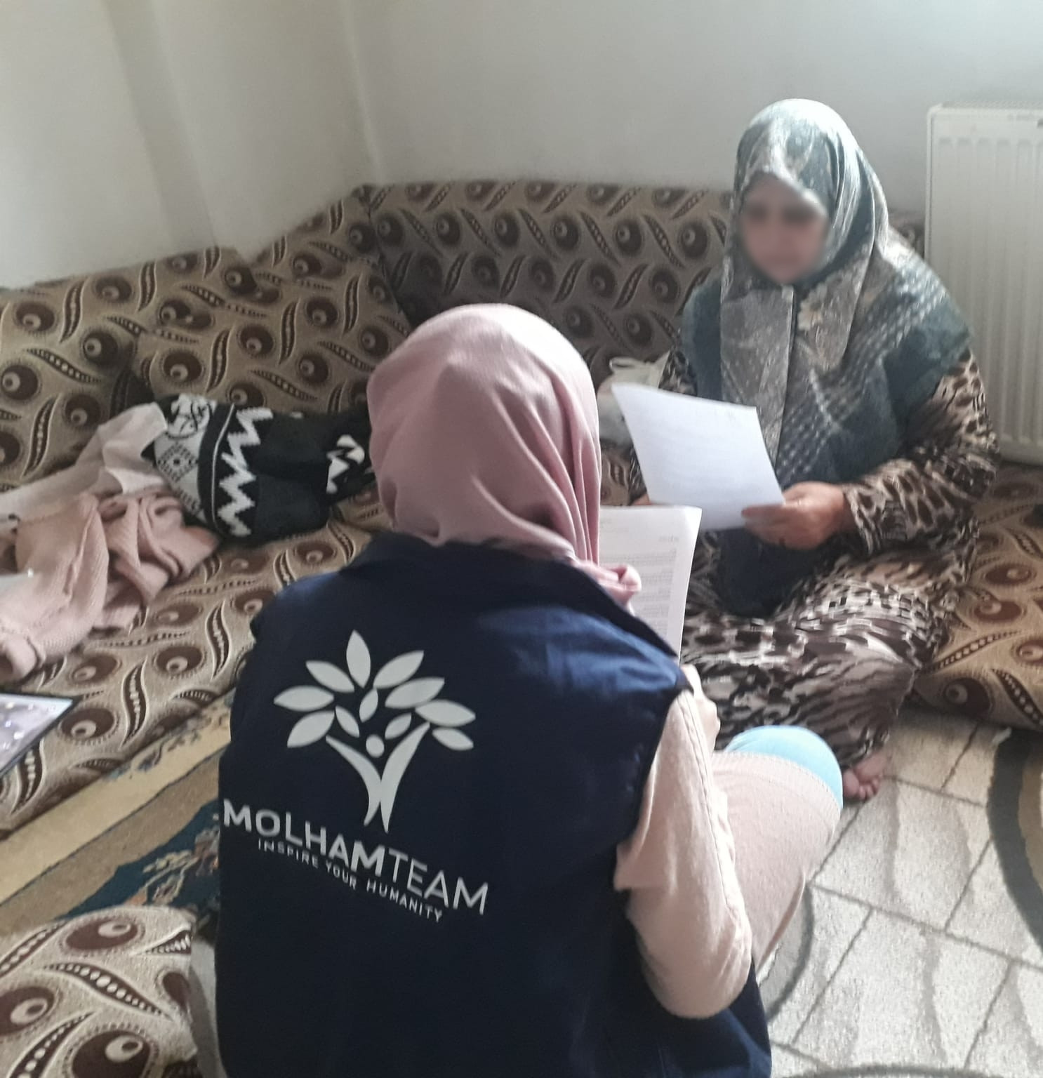 A divorced woman who lives in poor living conditions with her children under the care of her parents