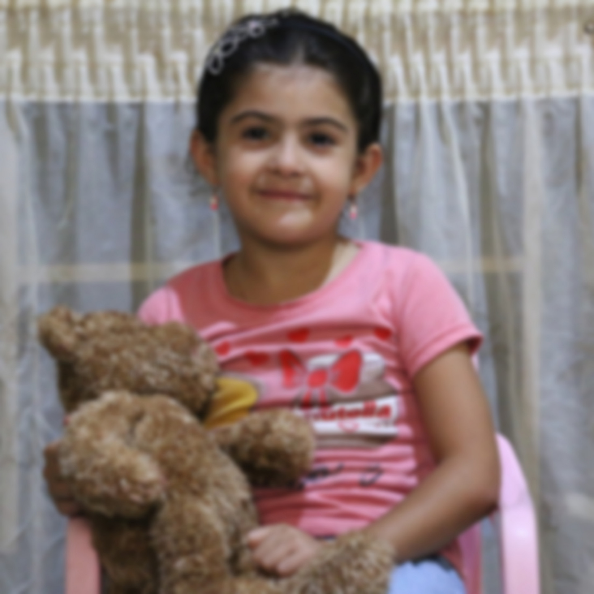 ميرنا طفلة جميلة فقدت والدها .