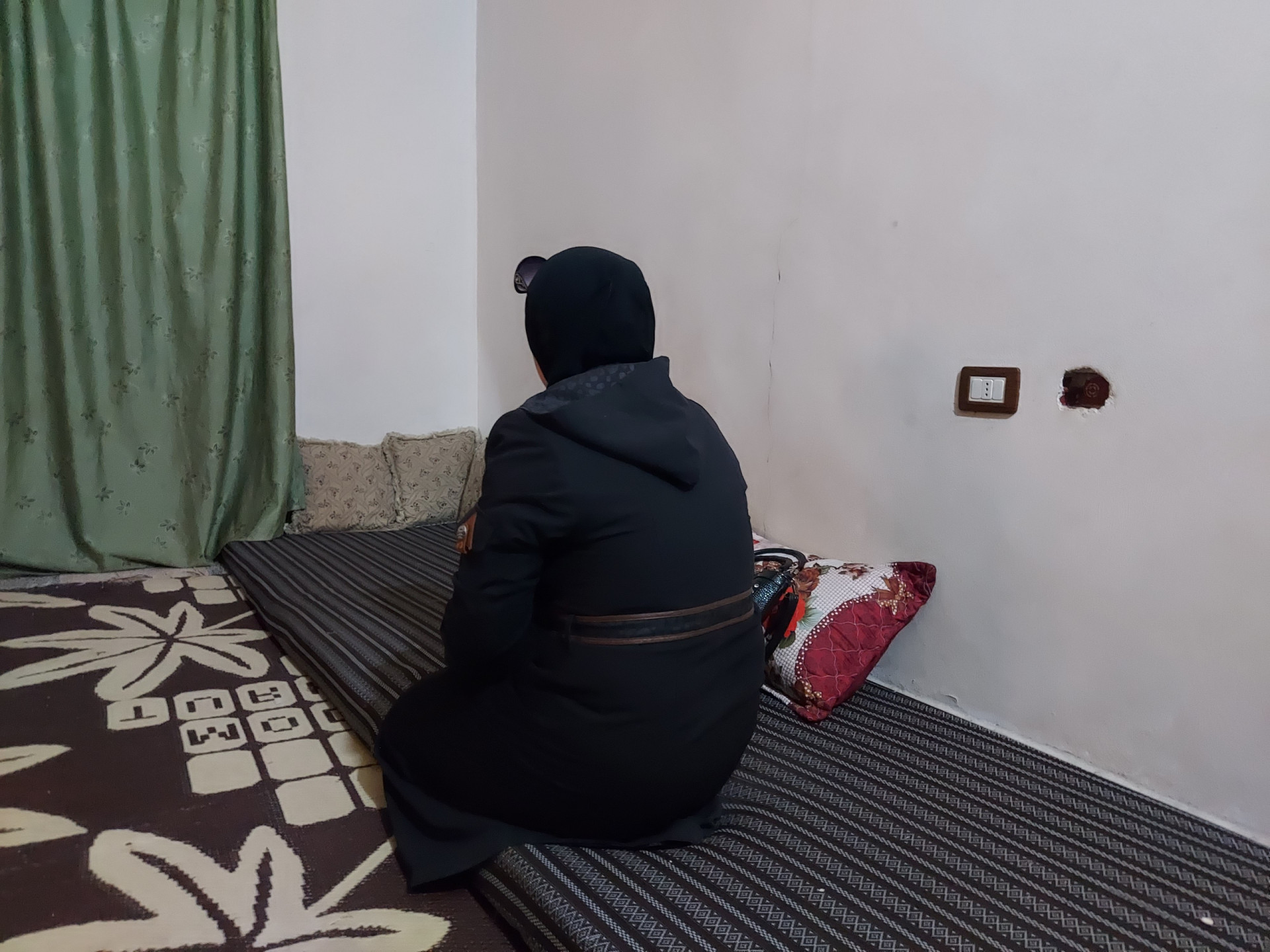 بحاجة عملية جراحية للعين بشكل مستعجل!