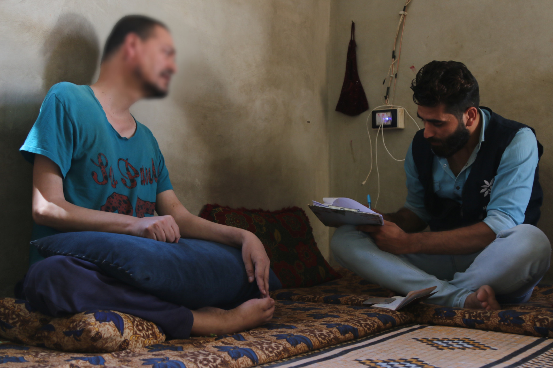 A father who suffers from complete paralysis lives with his family in bad living conditions