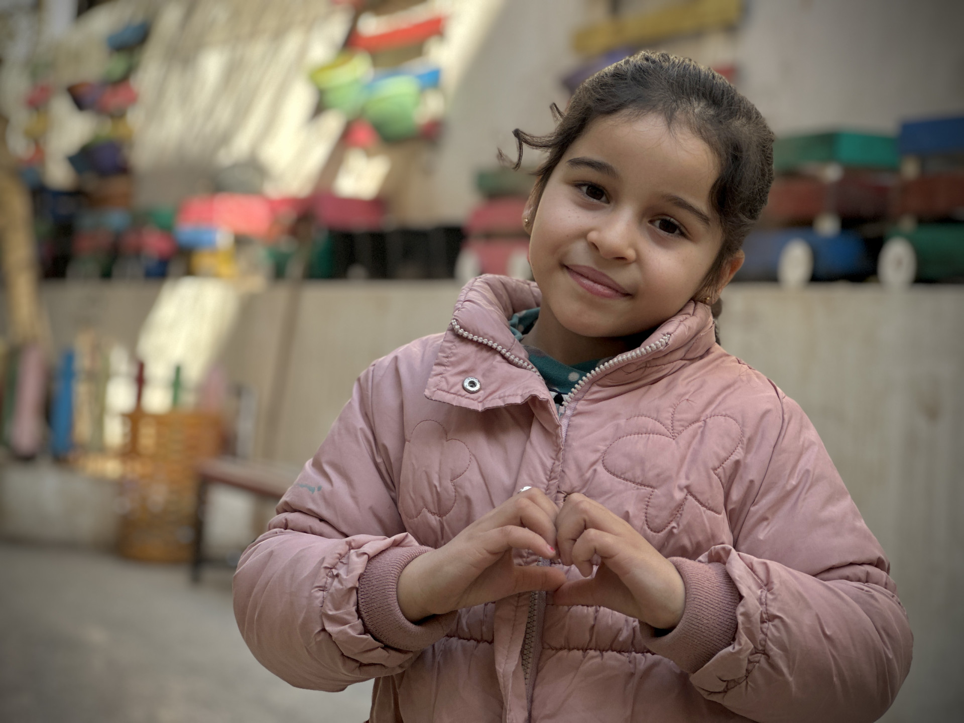 صفا طفلة يتيمة بحاجة لكفالة تعليمية