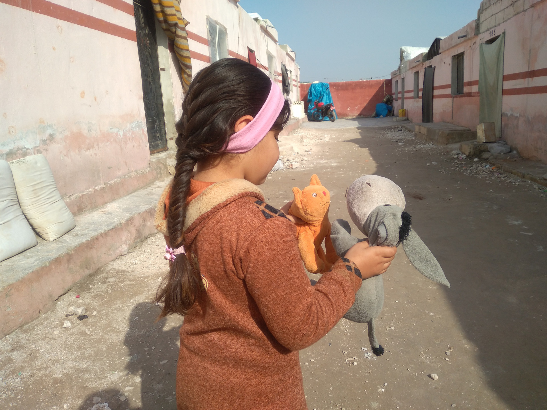 Elaf, an orphan girl who needs your support!