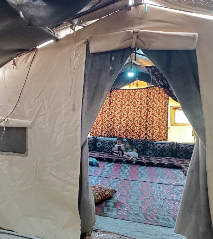 إصابة حكمت الحربية لم تمنع من العمل، والأمل بيت آمن لعائلته
