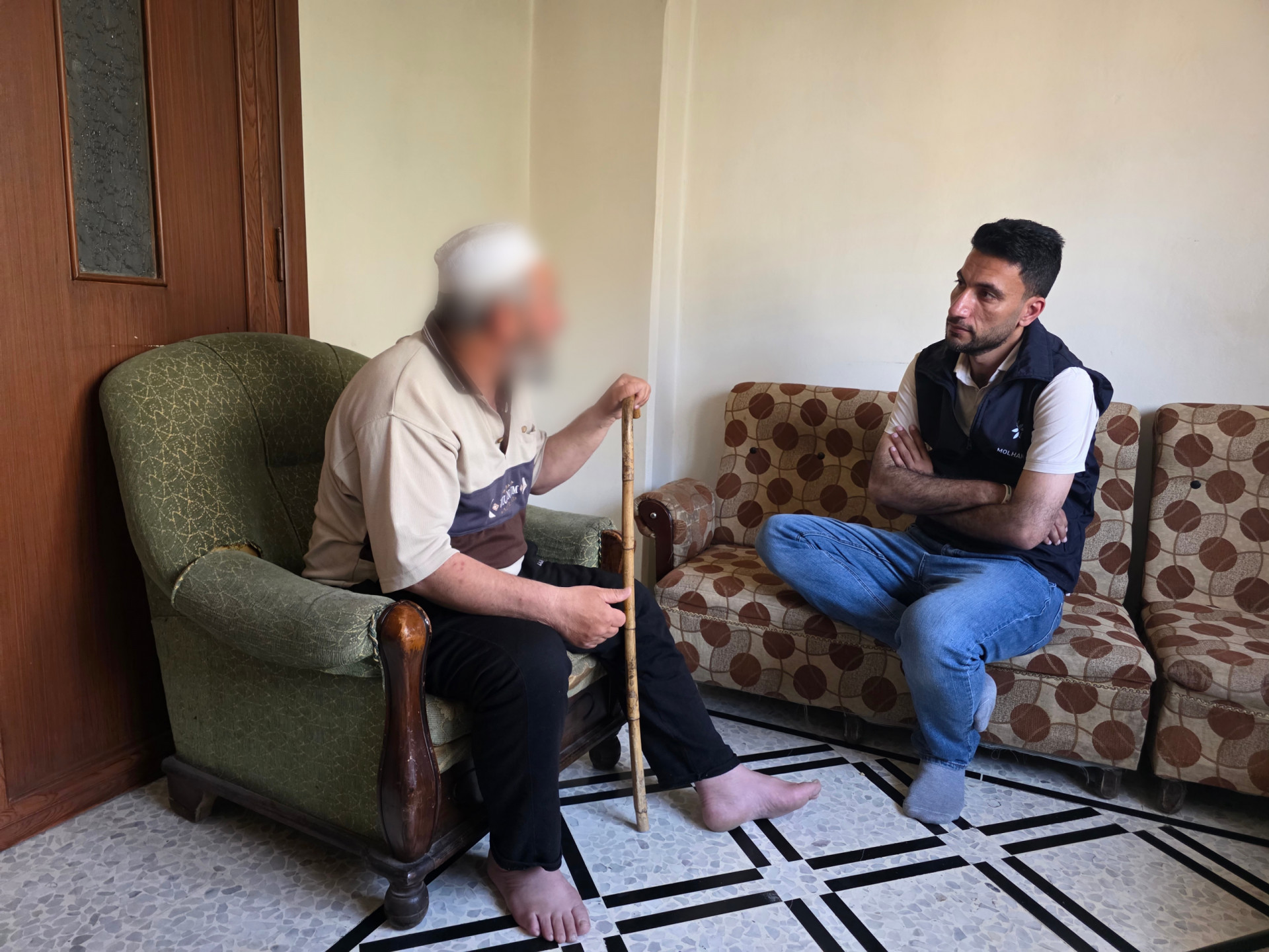 عائلة أنهكتها سنوات النزوح والمرض