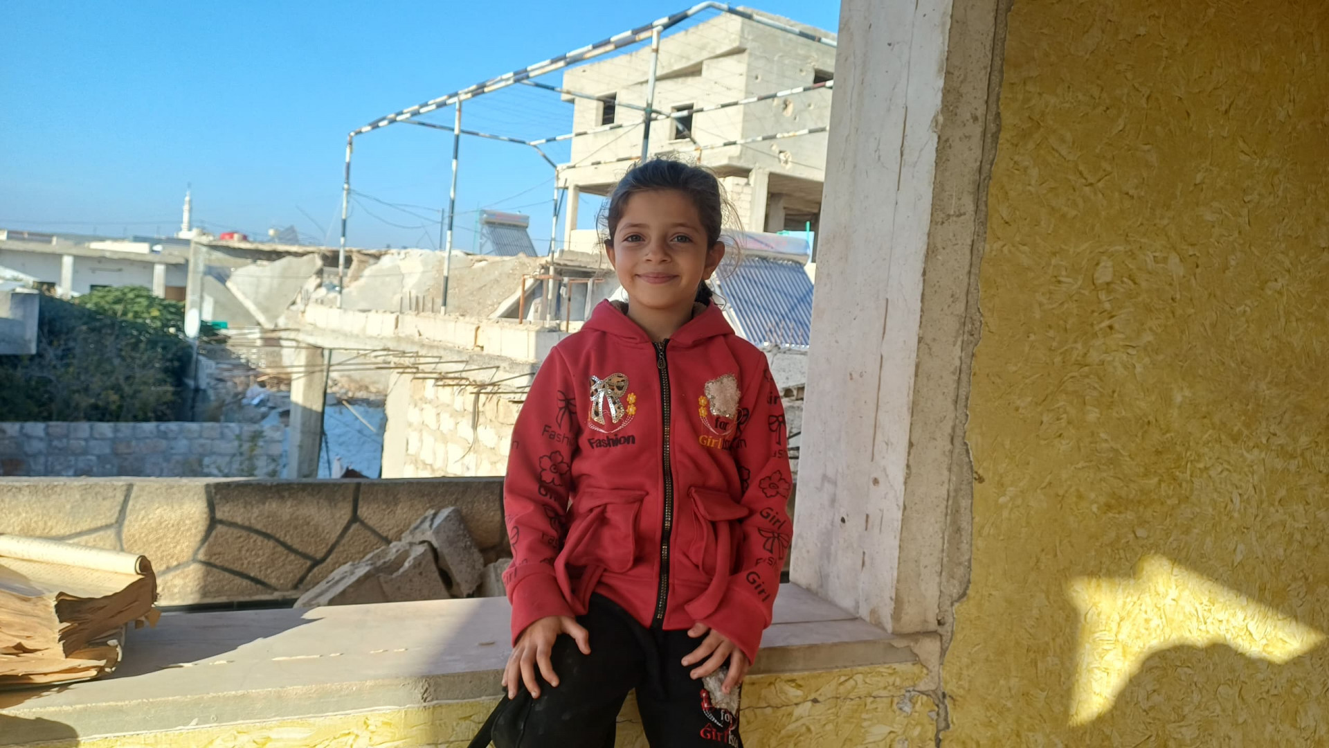 هيام طفلة يتيمة من مدينة ادلب