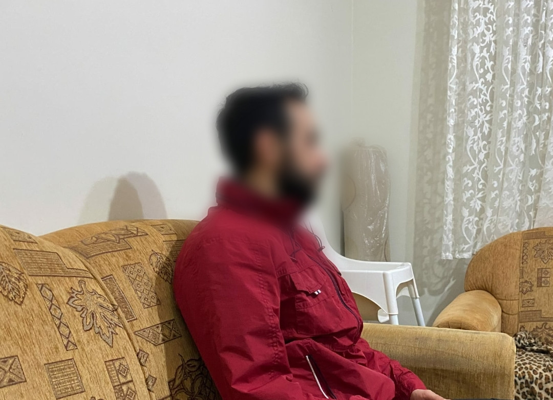 A family is threatened with expulsion in case not affording money..