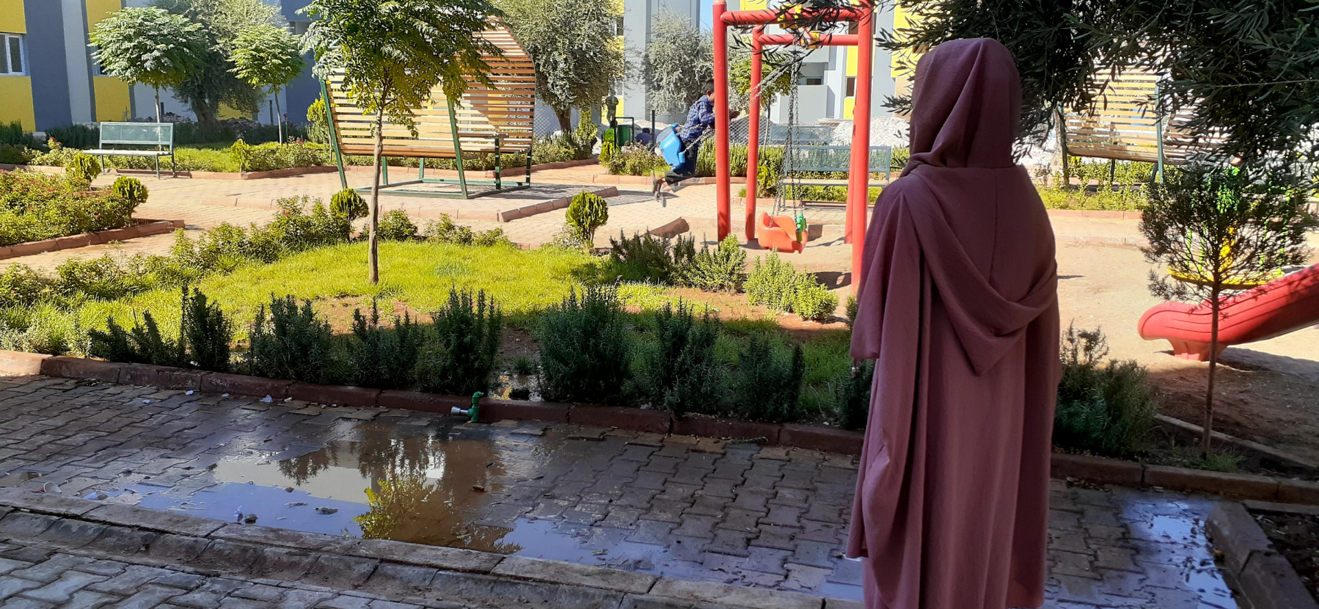 سارة طفلة يتيمة بحاجة لدعمكم