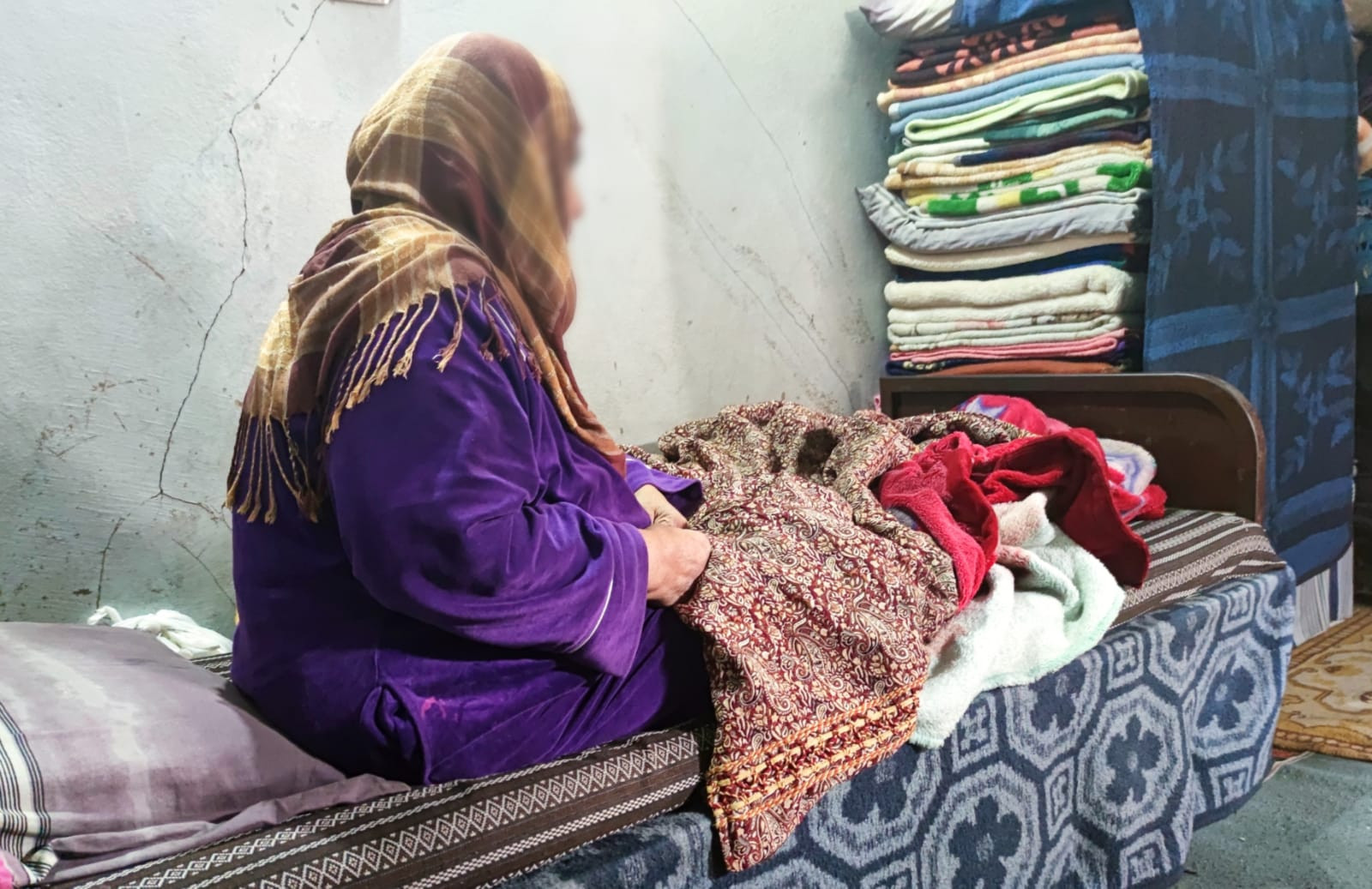 Hayat has health problems and needs surgery that cannot afford!