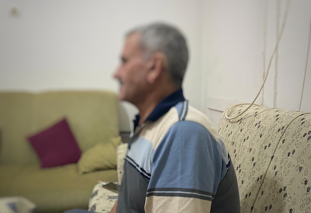 تهتُّك في عظيمات الأذن بسبب القصف للعم مروان الذي ينتظر مساعدتكم
