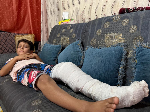 "عائلة تثقلها المعاناة"