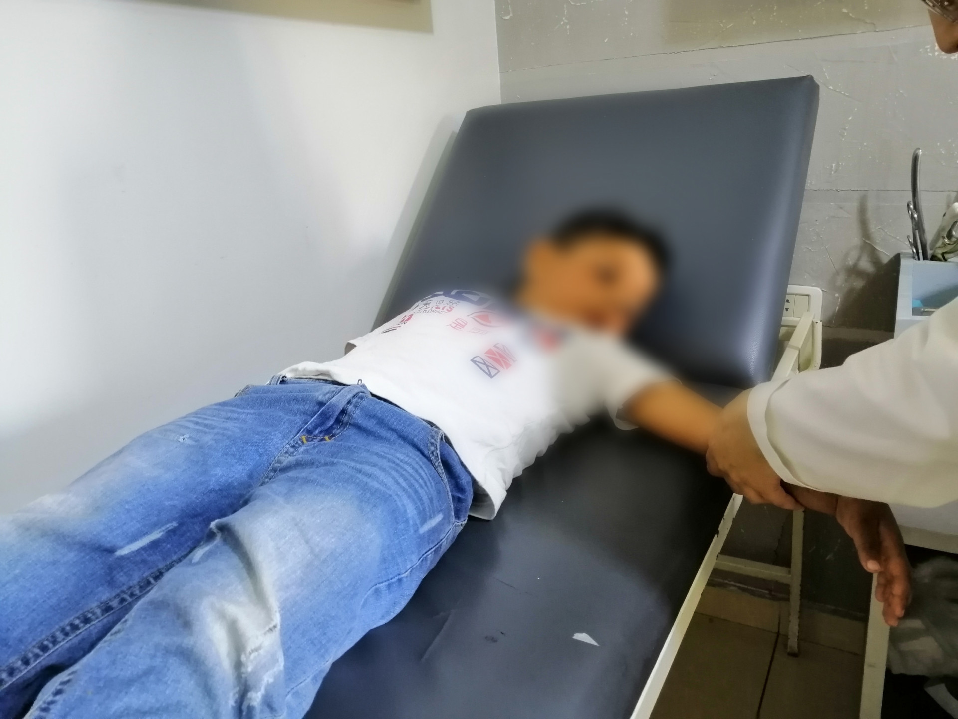 A little kid is in need of urgent surgery
