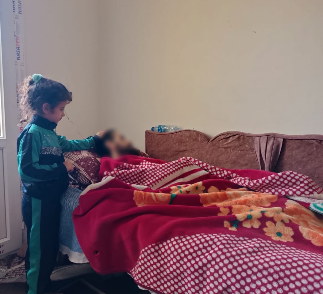 عبد الرحمن… شلل نصفي يثقل حياة الأسرة