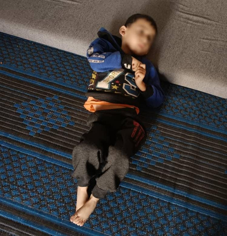 يعاني الطفل مجاهد من شلل دماغي رباعي منذ الولادة! وهو بحاجة ماسّة لتبرعكم