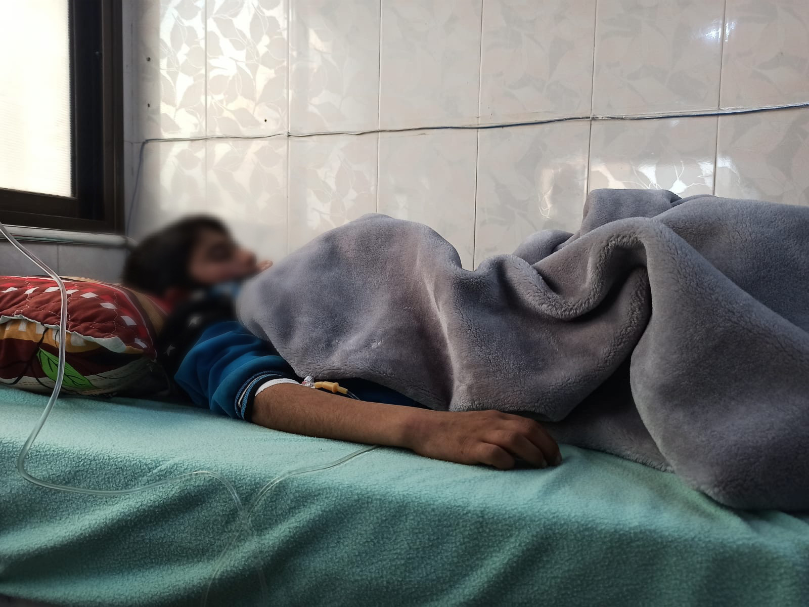 Hakam can't breath due to a pulmonary cyst, he needs urgent surgery