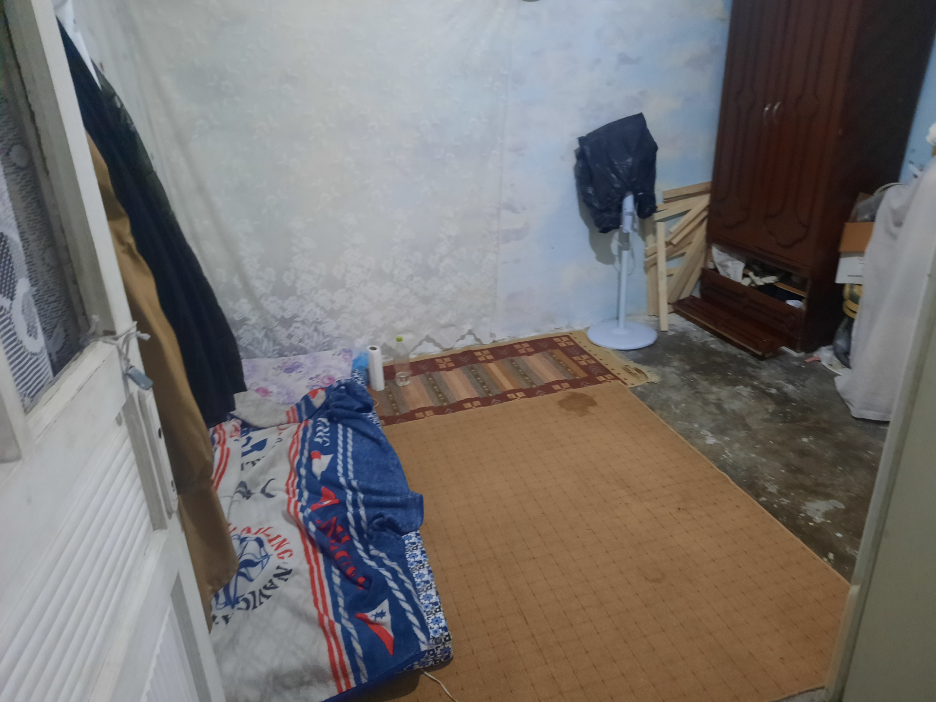 Two sick elderly couple live in miserable conditions without a breadwinner.