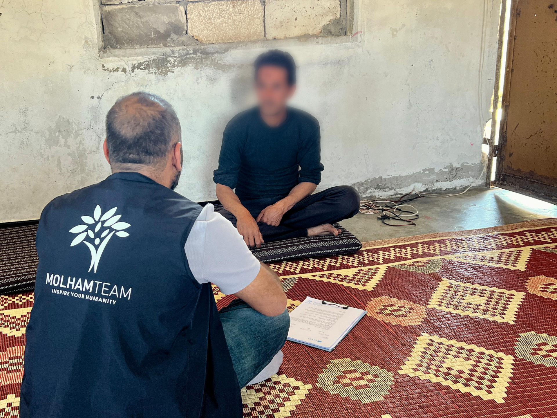 معاناة خالد مع أمراض مزمنة وفقدان البصر
