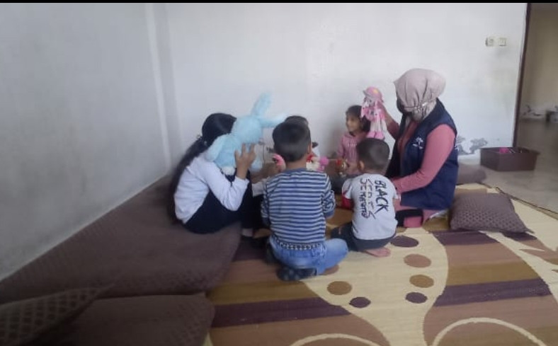 Because of her husband's broken hand, the family's situation has changed entirely