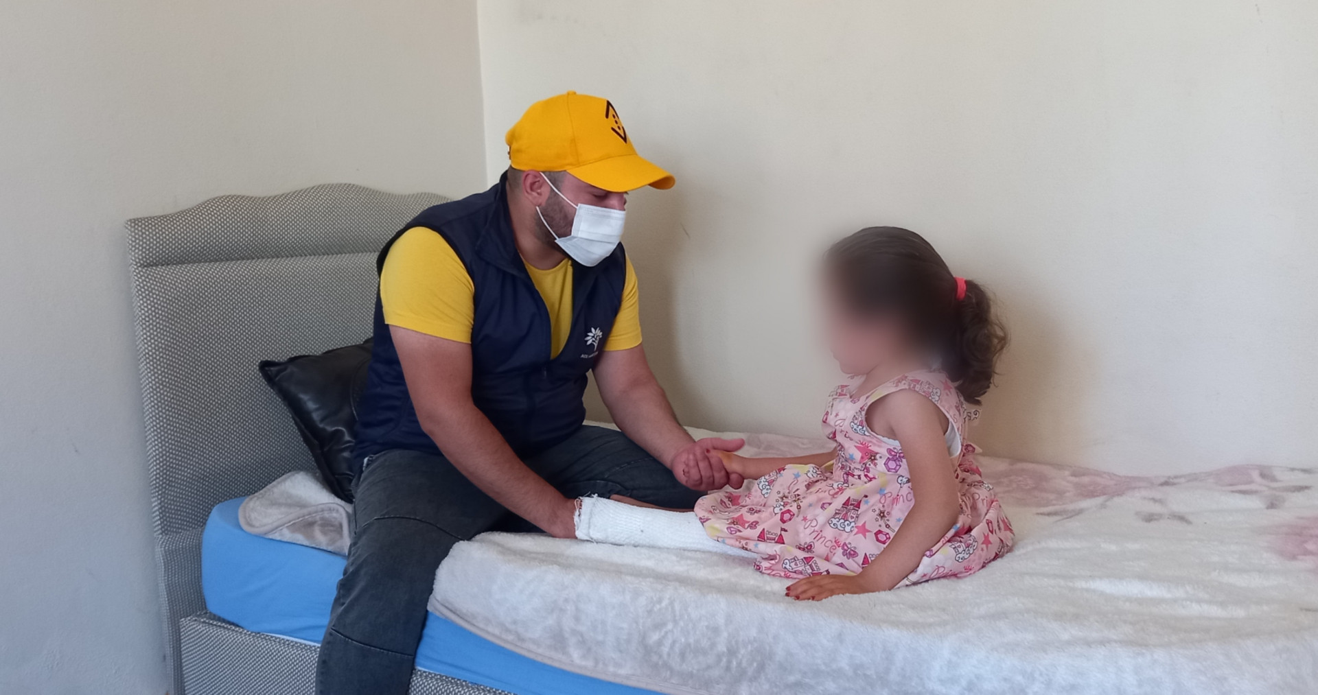 Your help is the hope for Farah to get rid of her pain.