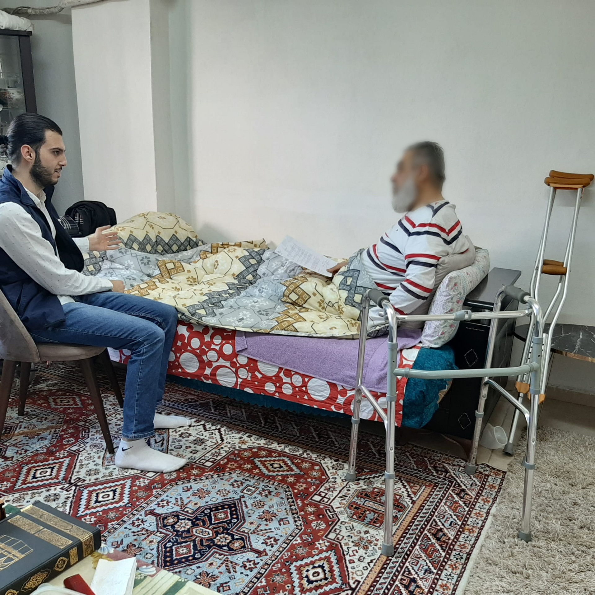 ظروف صعبة تحيط بأسرة العم فاروق.